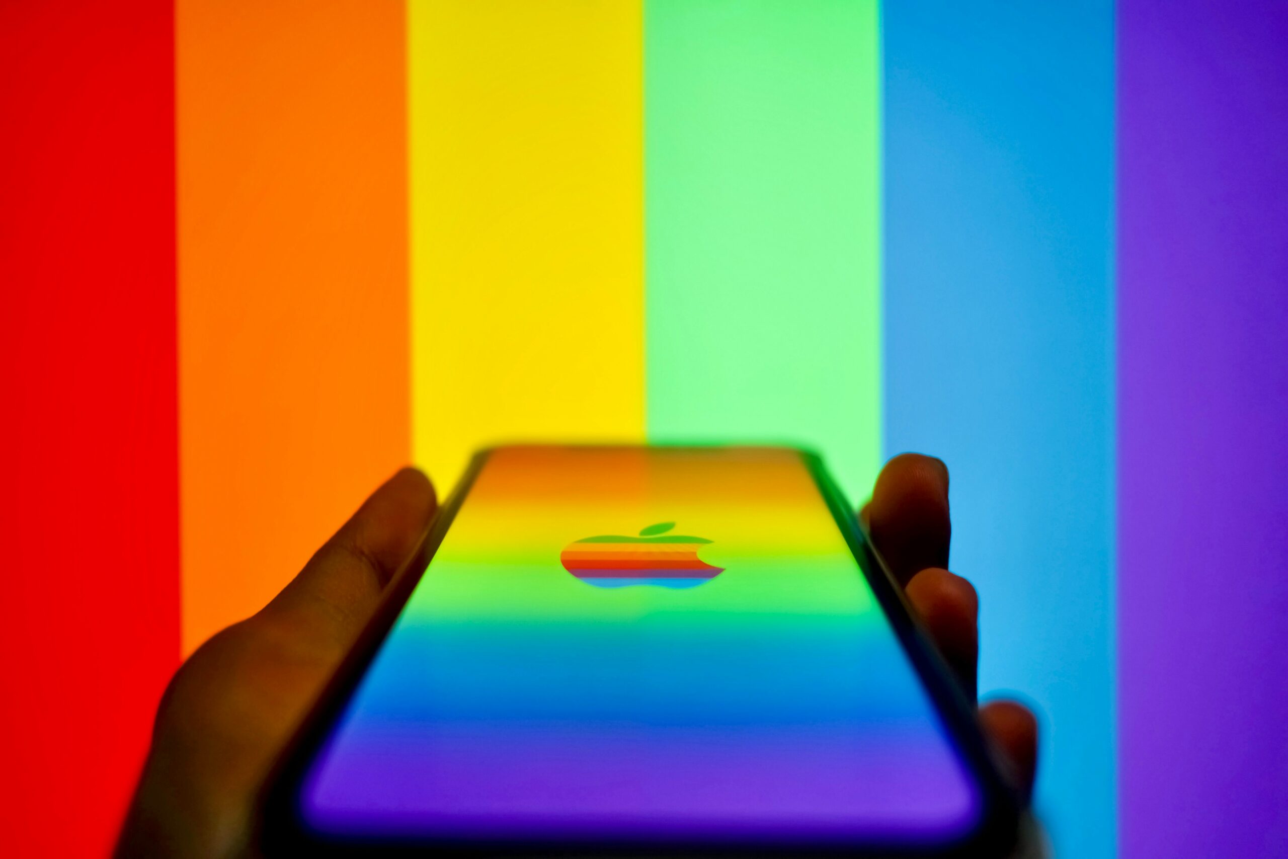 Lee más sobre el artículo Apple y el Compromiso con el Respeto LGBTI: Avances Significativos en la Industria Tecnológica